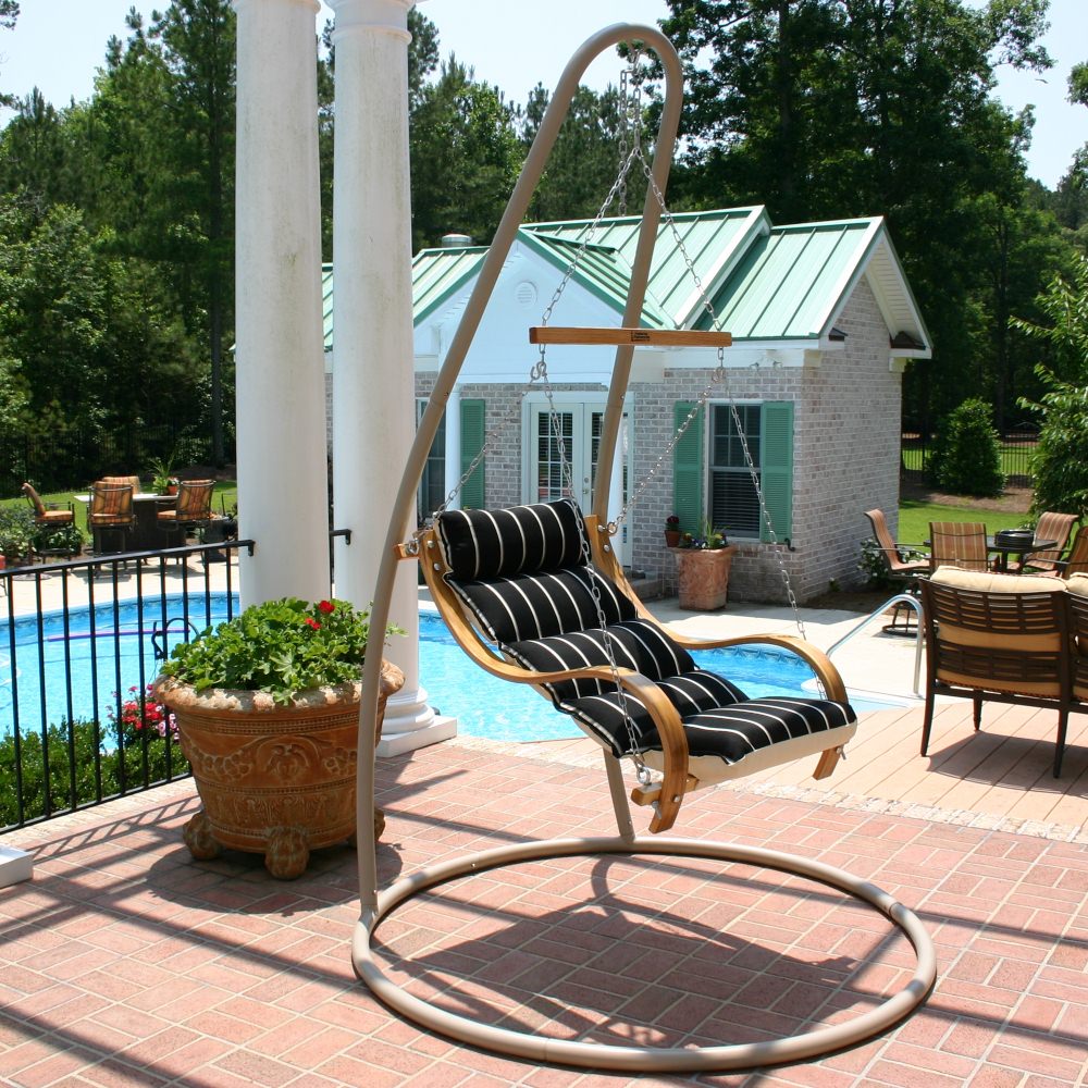 Single pole hammock stand