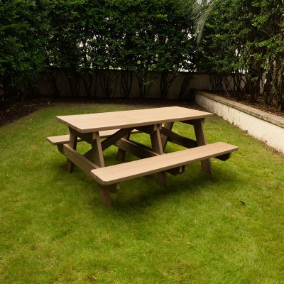DURAWOOD® Poly 48 in Picnic Table Seats 4